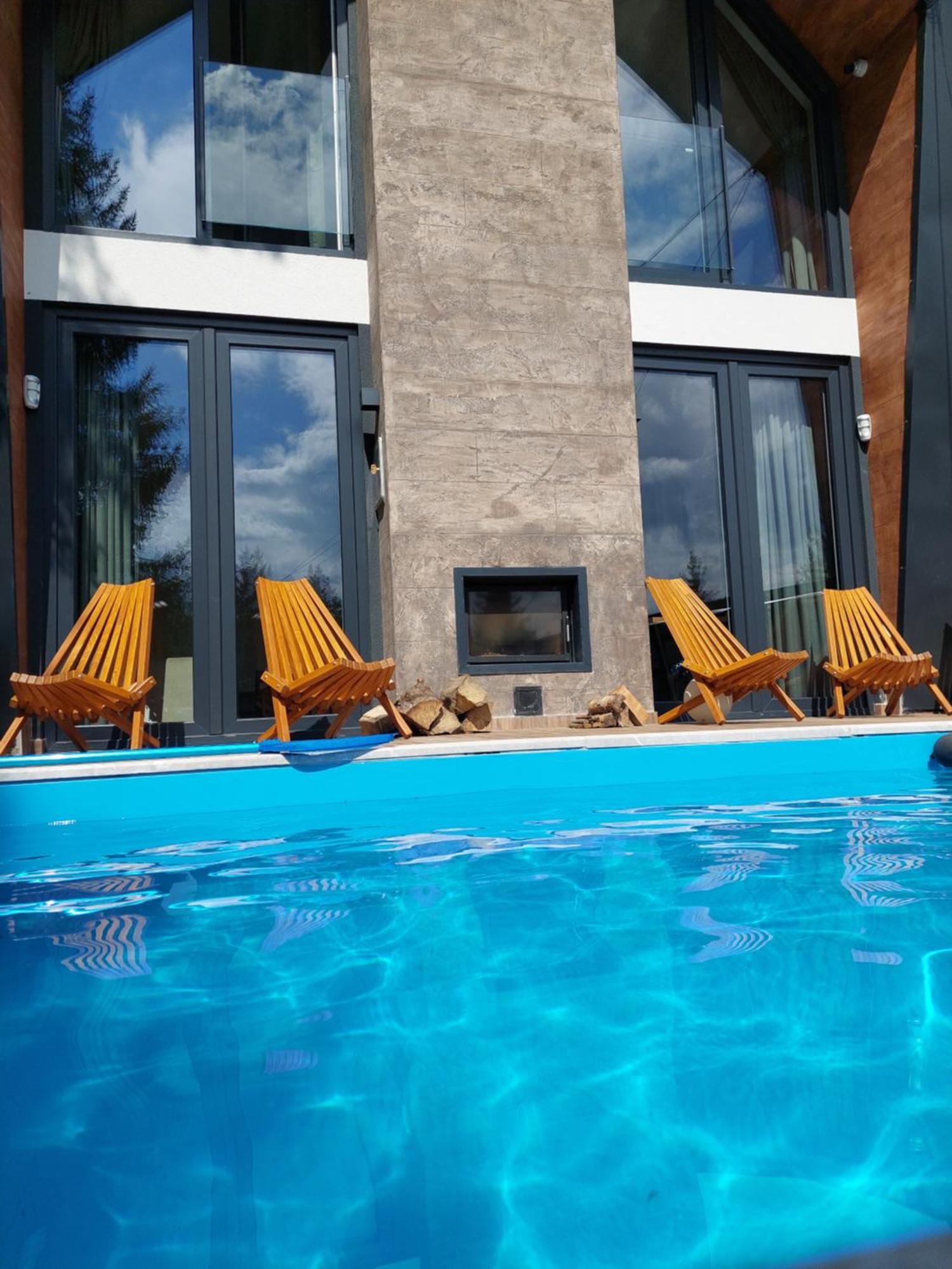 Orange With Private Pool