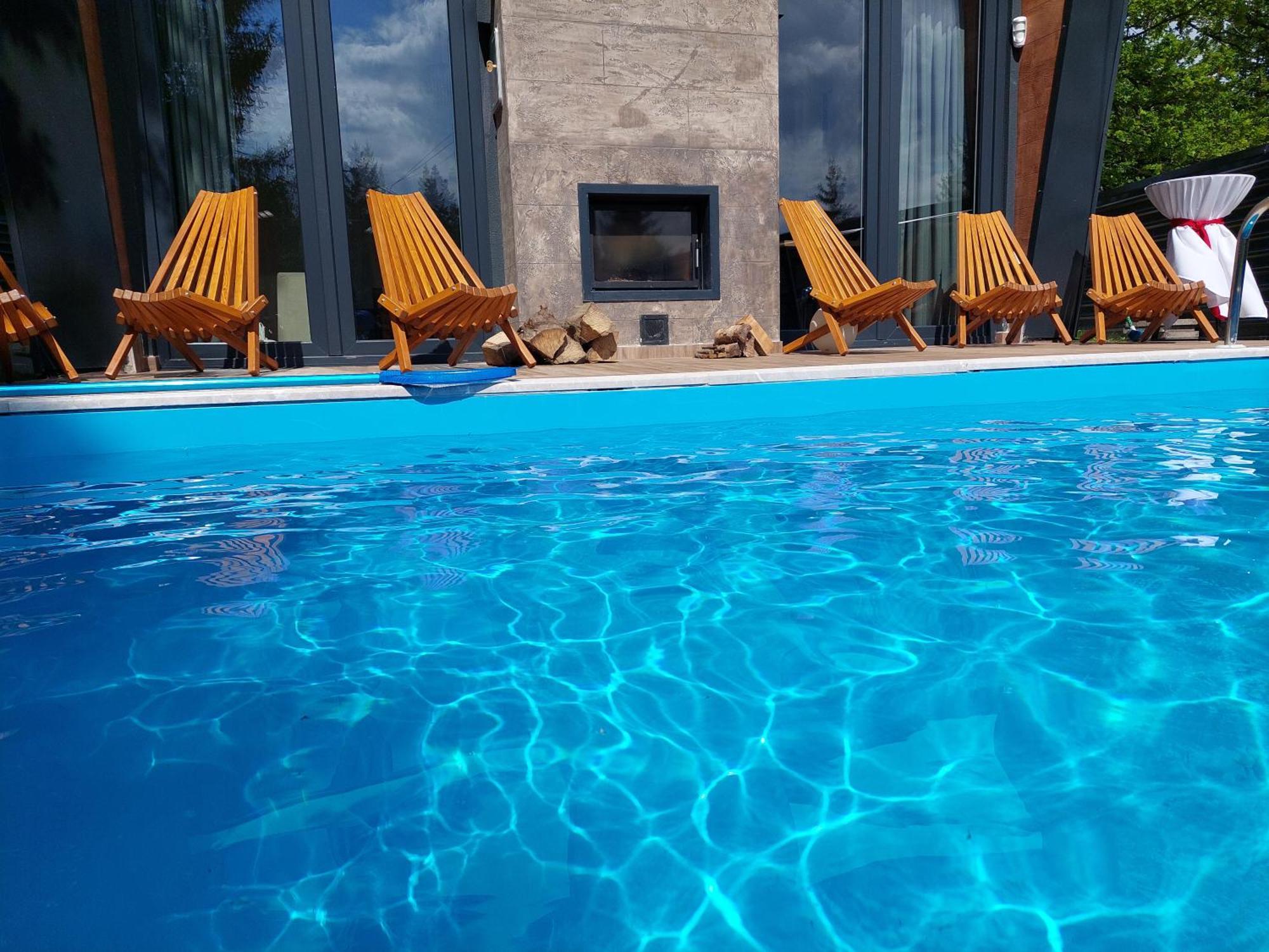 Orange With Private Pool