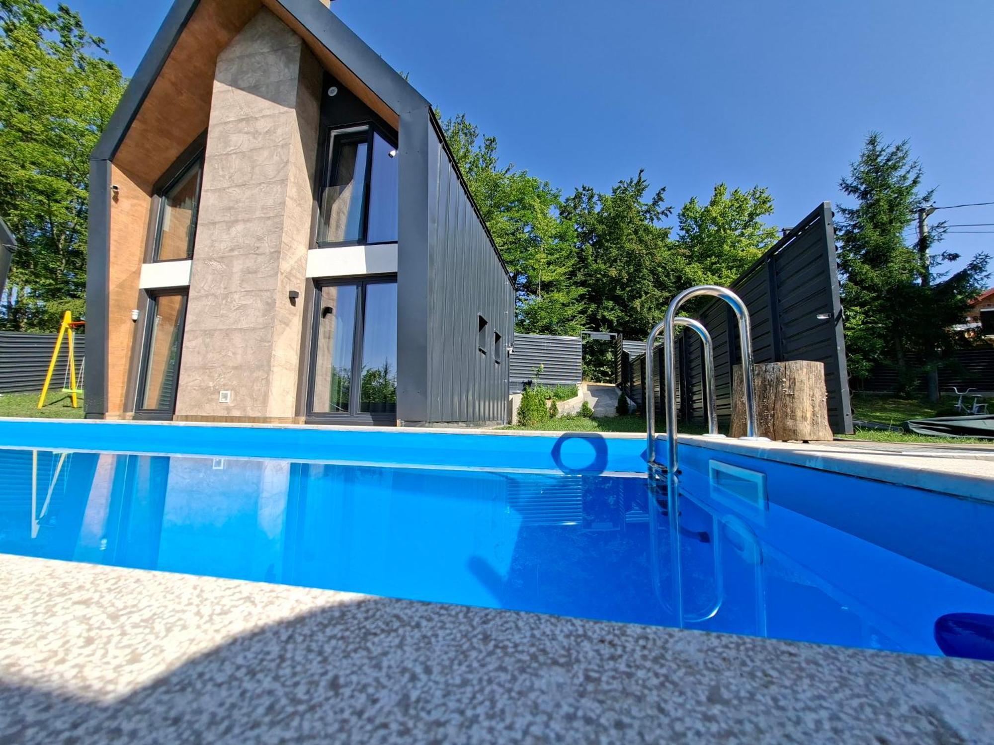 Orange With Private Pool